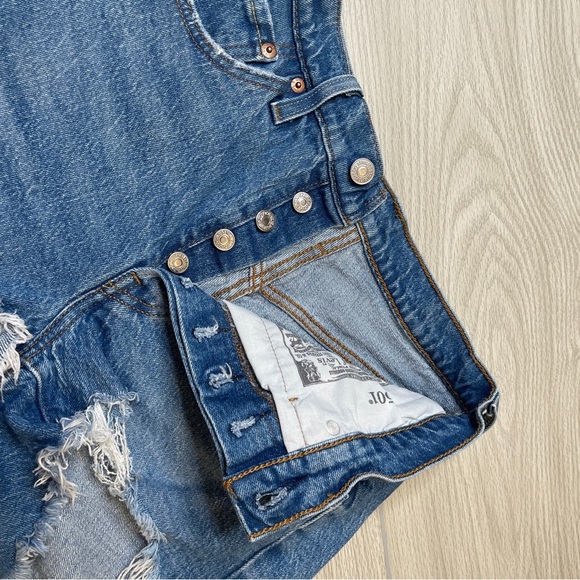 Levi’s 501 Short Raw Hen Destroyed Blue Jean Shorts Button Fly Womens size W26 - Picture 4 of 12